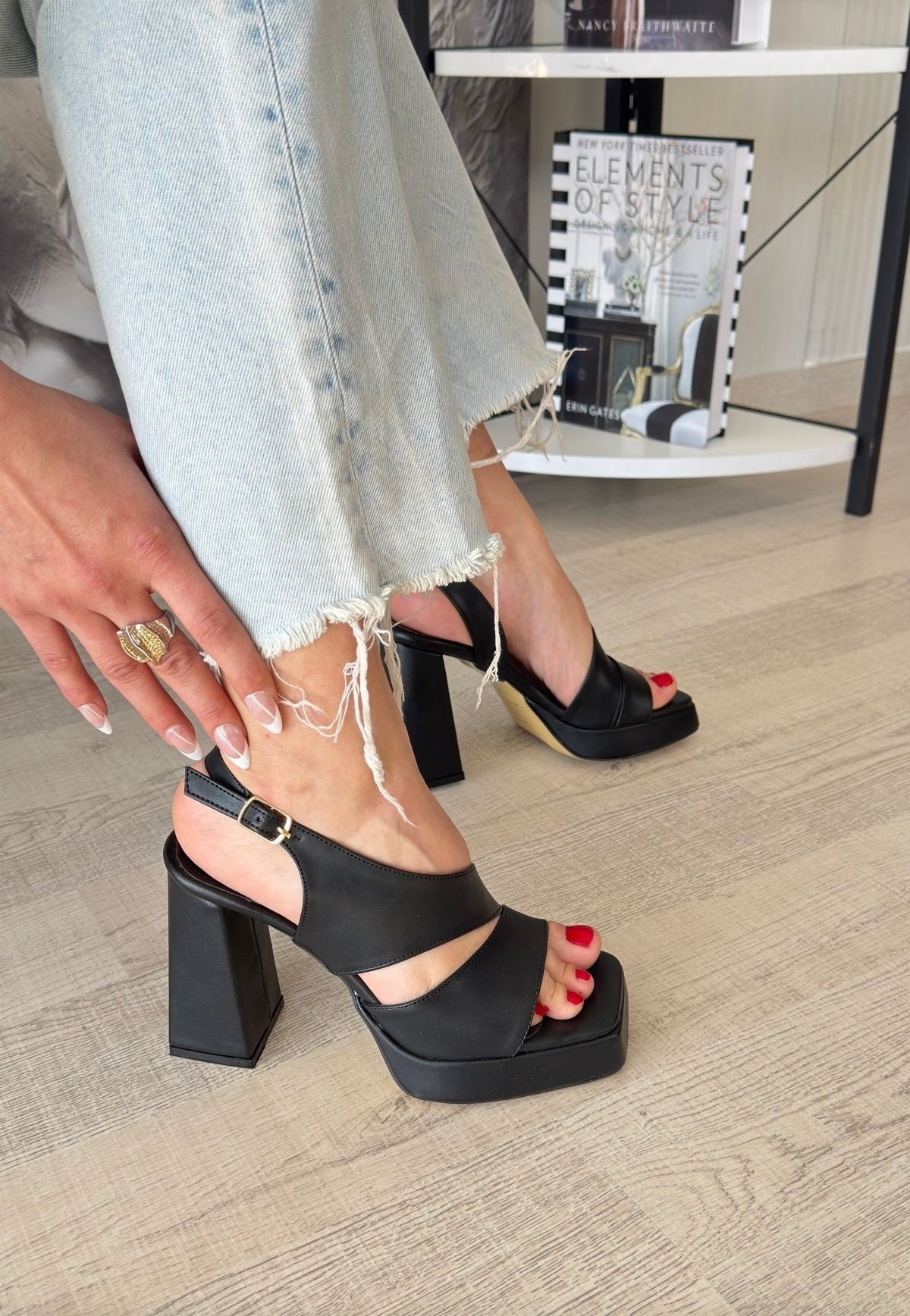 Cica Siyah Cilt Topuklu Ayakkabı