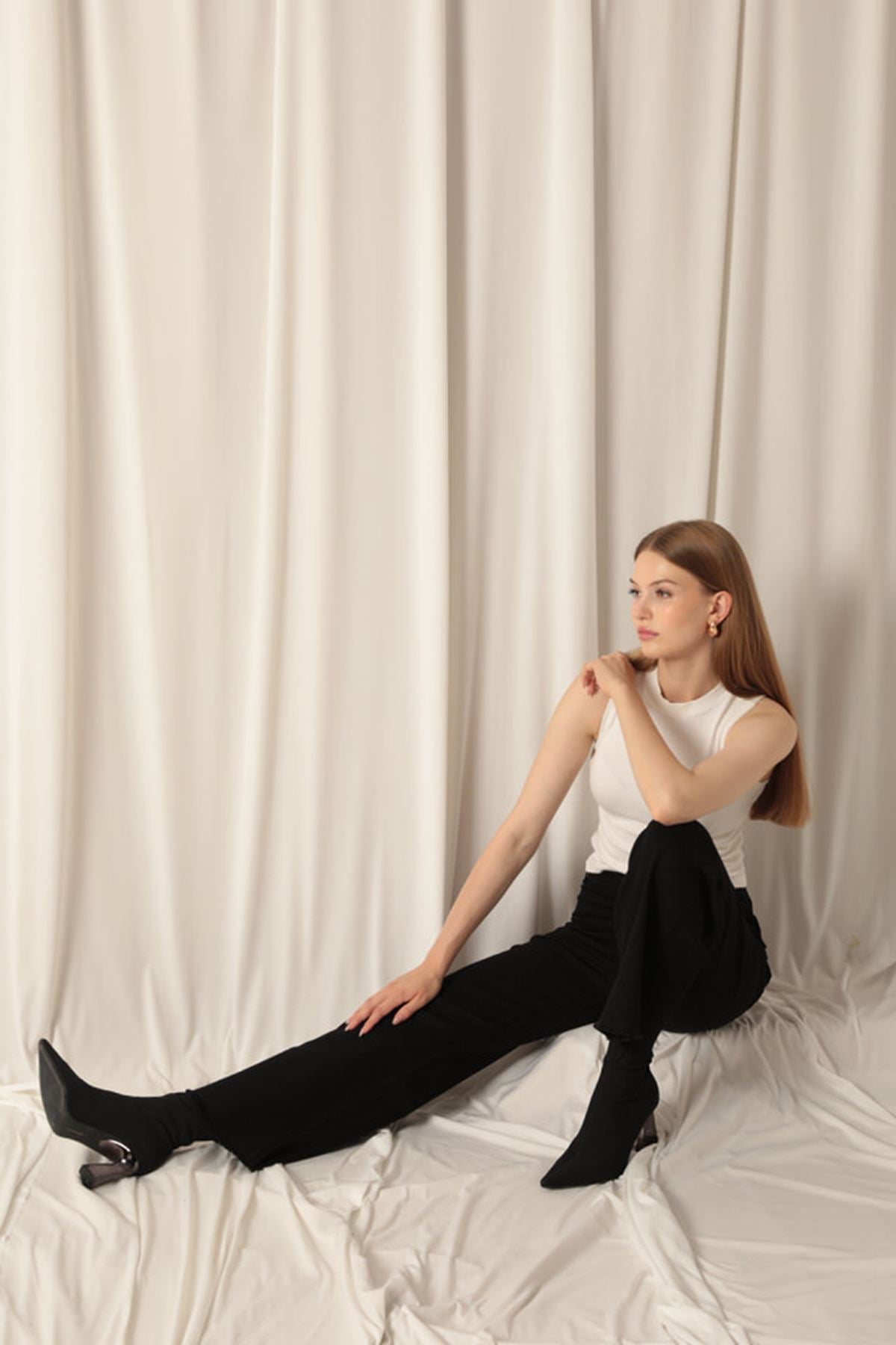 Denim Kumaş Wide Leg Paçası Püsküllü Salaş Kadın Siyah Kot Pantolon