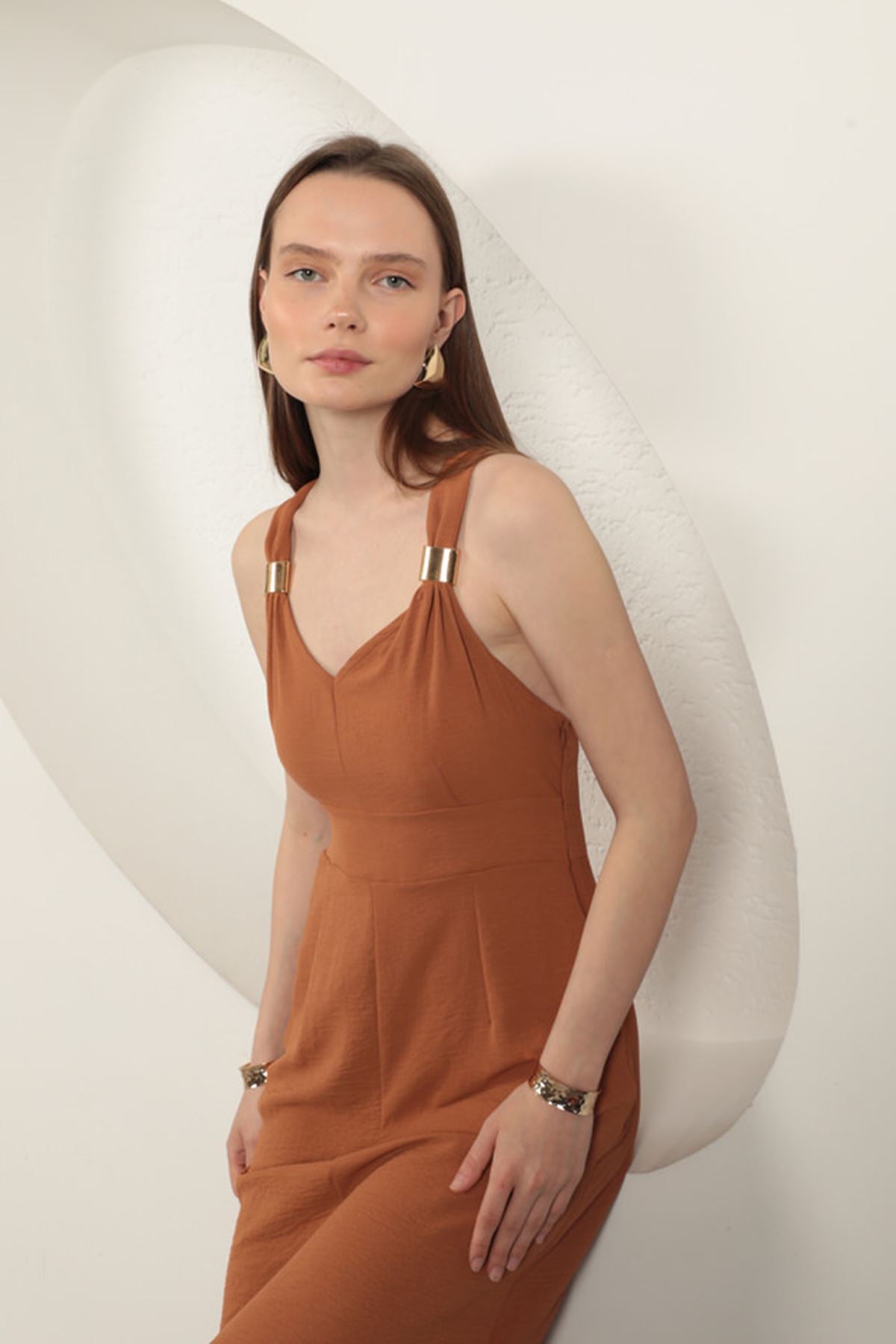 Toka Detaylı Askılı Elbise-Kahve