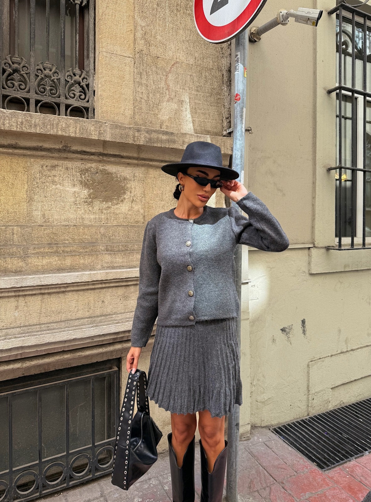 Bisiklet Yaka Hırka Ve Pile Detaylı Etek Triko Takım