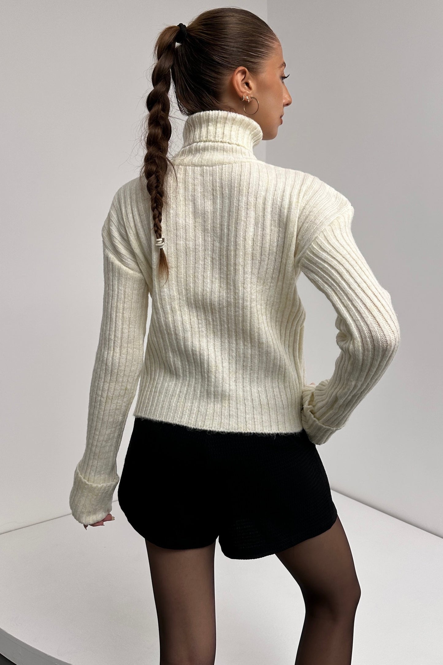 Şerit Desenli Dokulu Boğazlı Triko Kazak