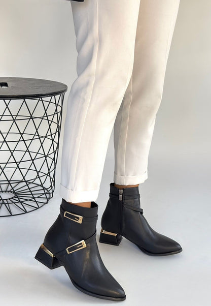 İnay Siyah Cilt Topuklu Bot