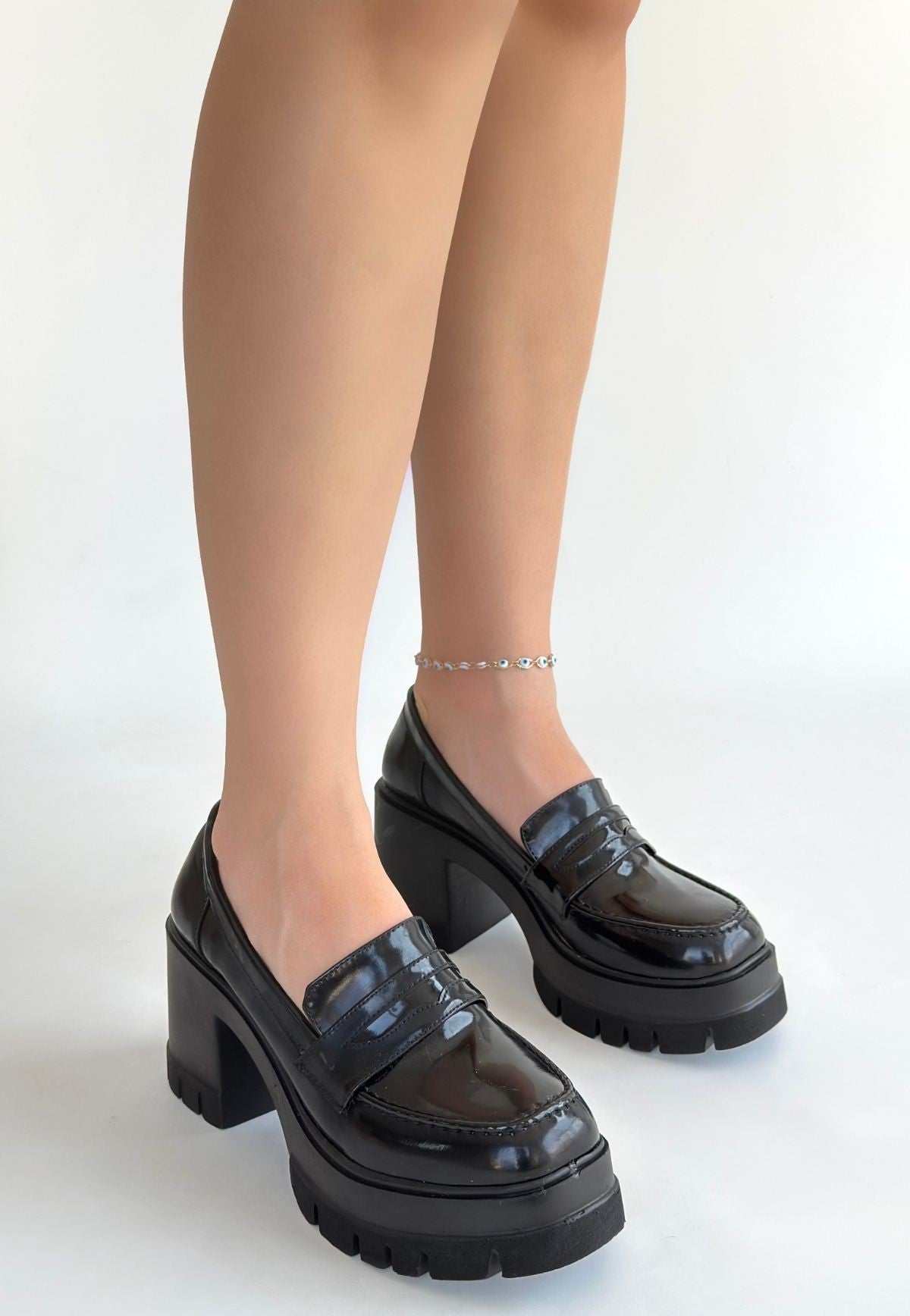 Janes Siyah Rugan Dolgu Topuk Ayakkabı