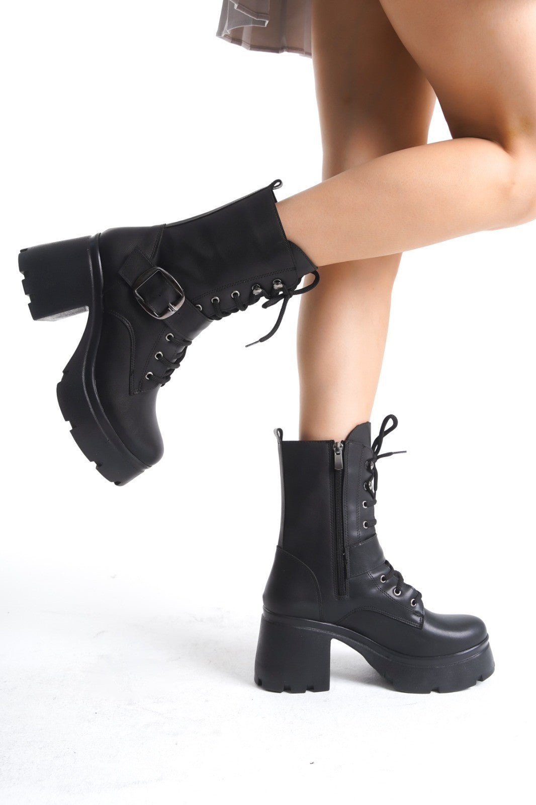 Linma Siyah Cilt Bağcıklı Topuklu Bot