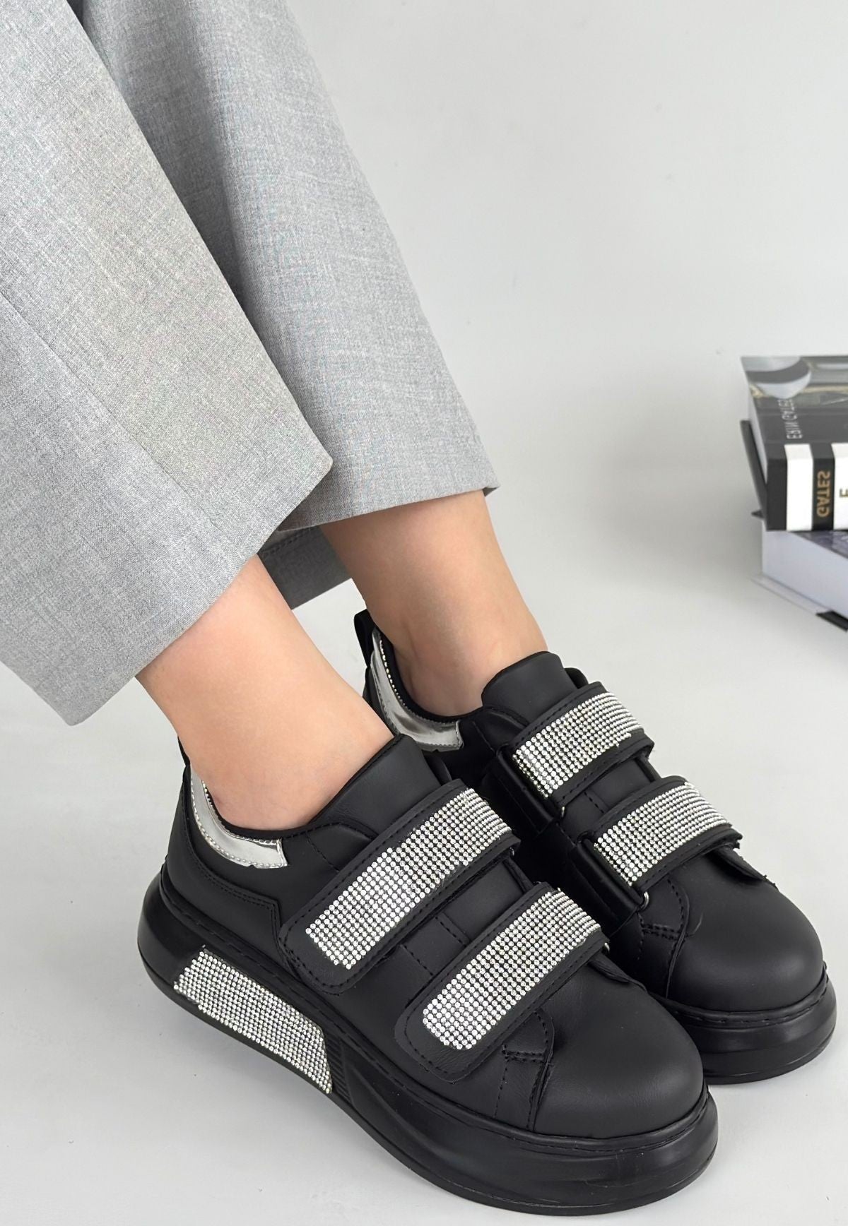 Nino Siyah Cilt Cırt Cırtlı Spor Ayakkabı