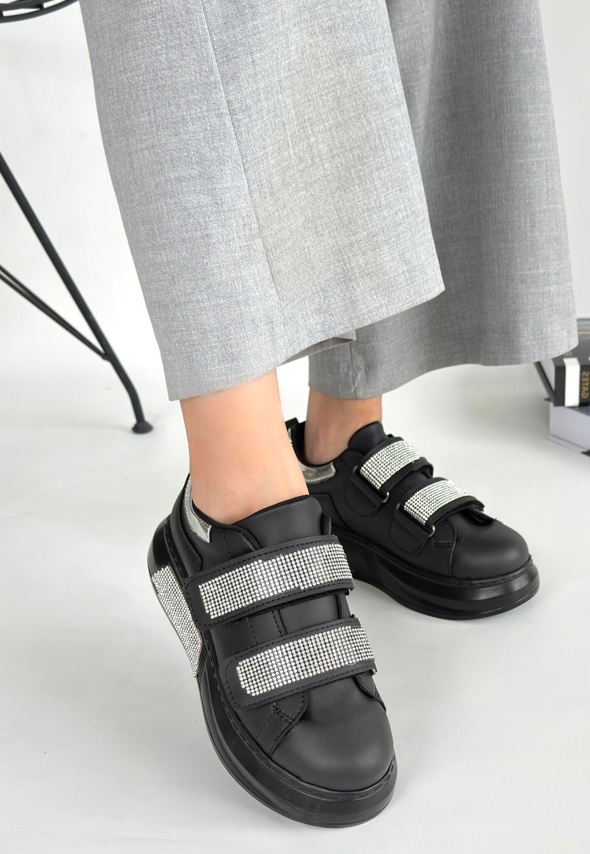 Nino Siyah Cilt Cırt Cırtlı Spor Ayakkabı