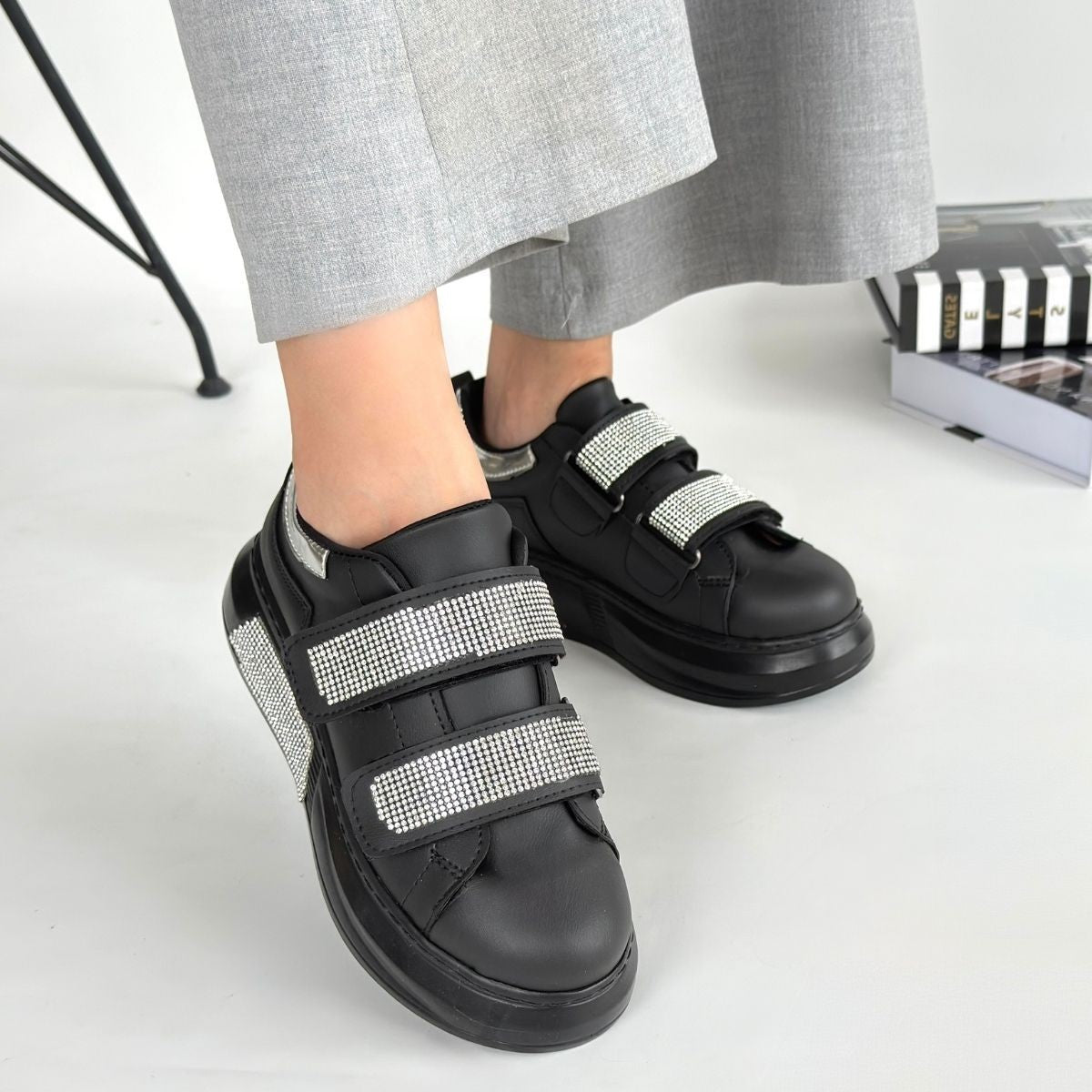 Nino Siyah Cilt Cırt Cırtlı Spor Ayakkabı