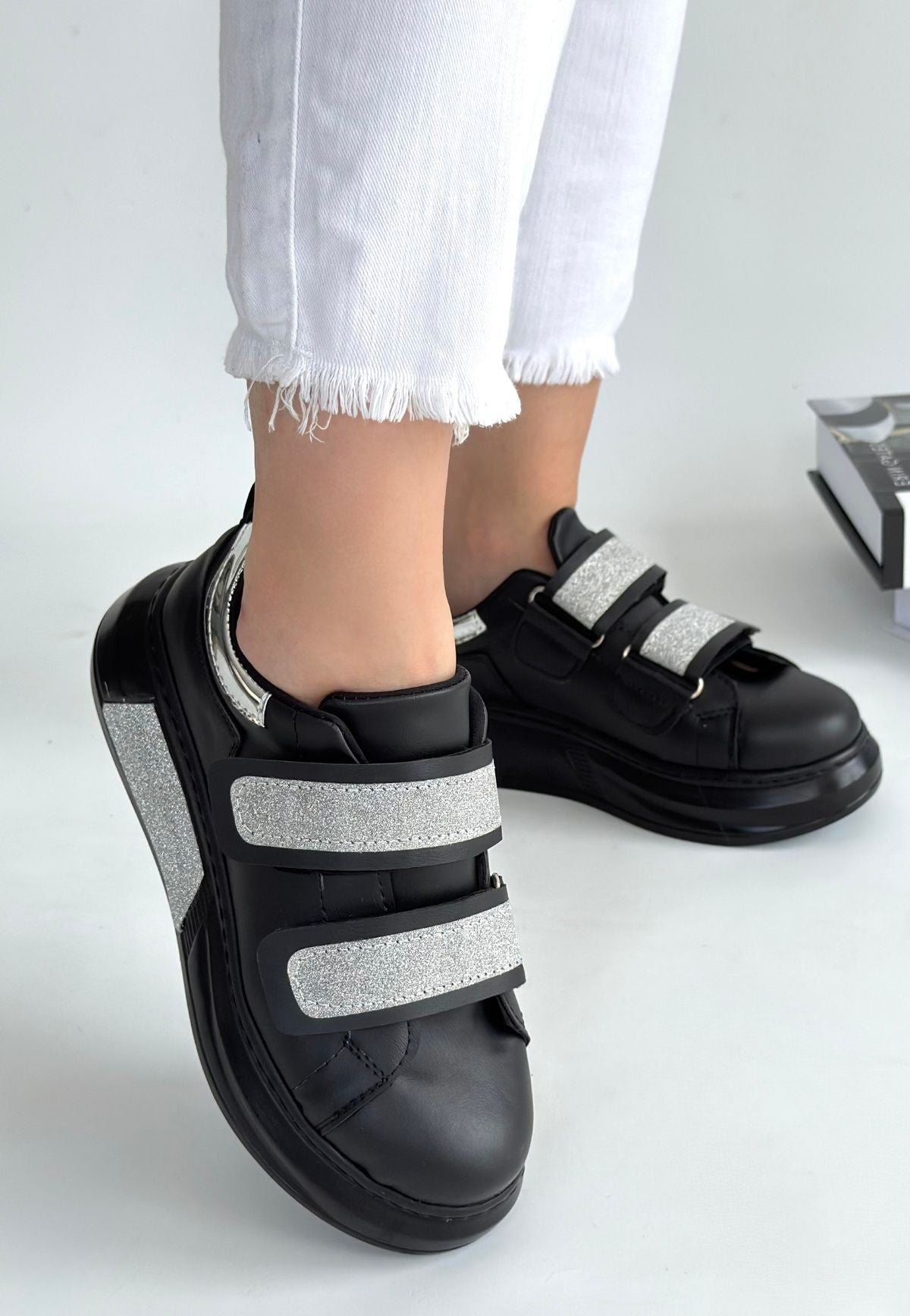 Nino Siyah Cilt Simli Cırt Cırtlı Spor Ayakkabı