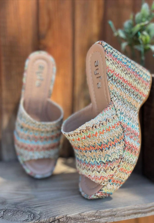 Tlay Kilim Desenli Dolgu Topuk Terlik