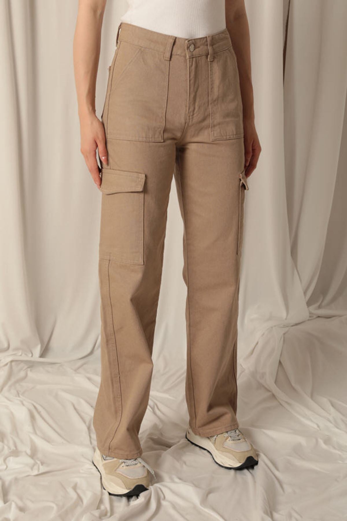 Denim Kumaş Kargo Cepli Kadın Bej Pantolon