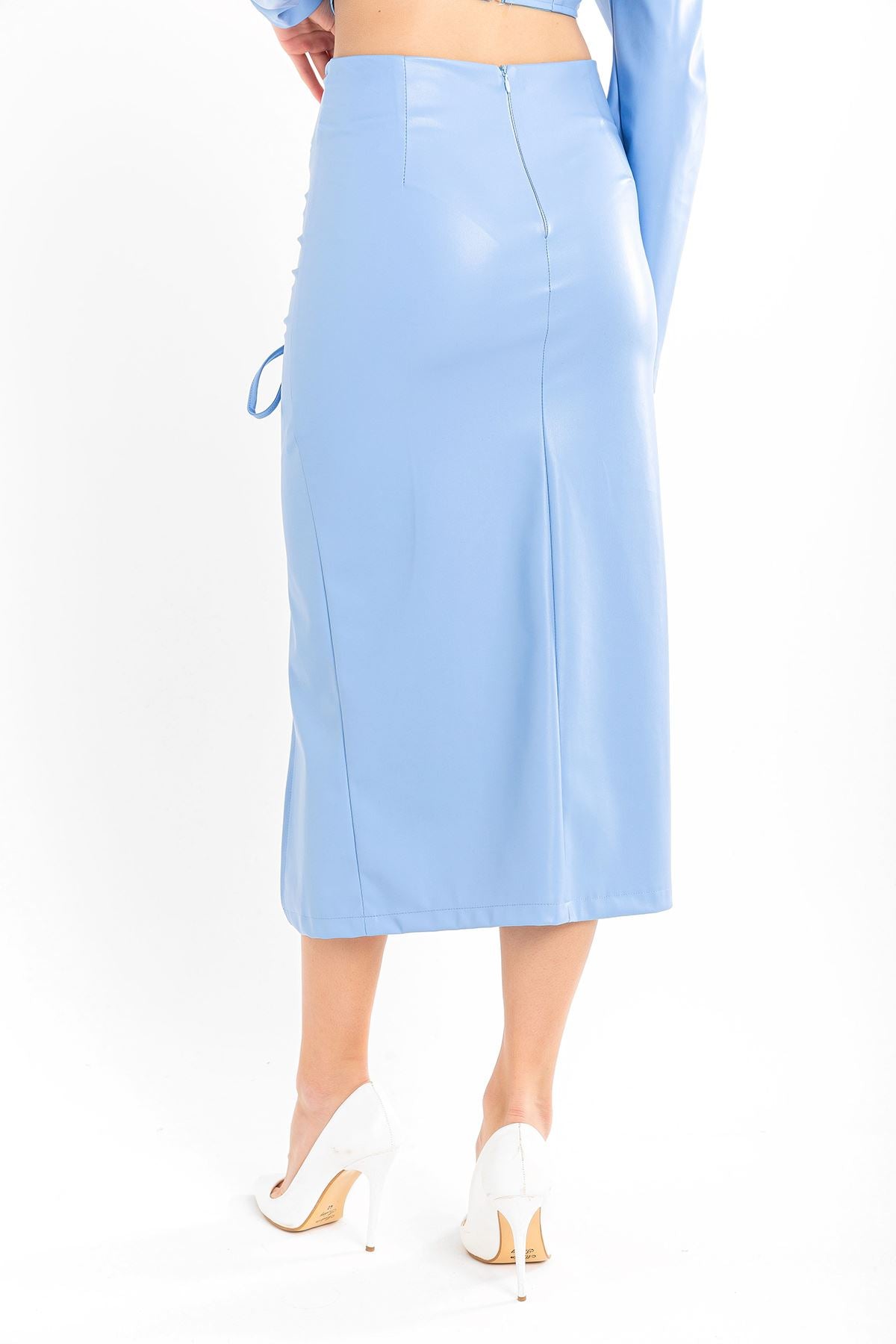 Deri Kumaş Diz Altı Boy Yırtmaçlı Büzgü Detaylı Kadın Etek-Mavi