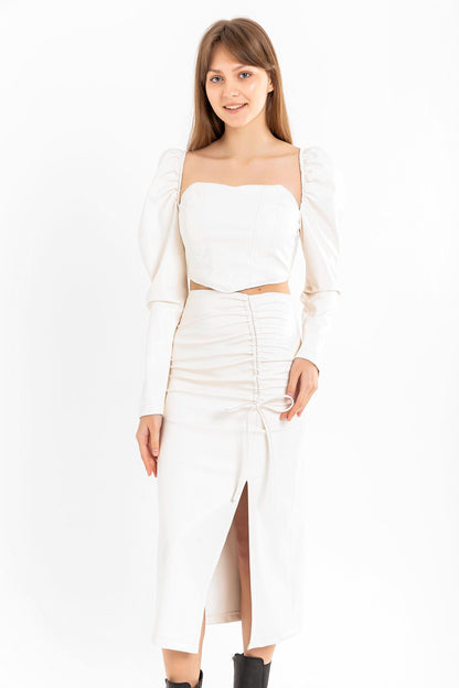 Deri Kumaş Diz Altı Boy Yırtmaçlı Büzgü Detaylı Kadın Etek-Ekru