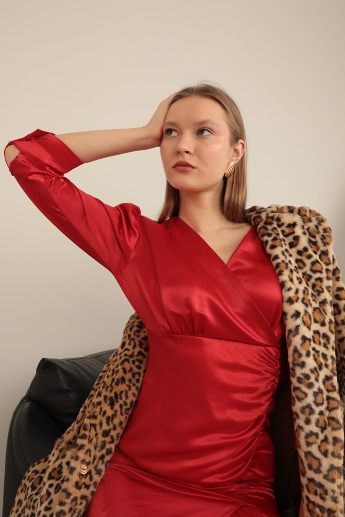 Kruvaze Büzgülü Saten Kadın Elbise-Kırmızı