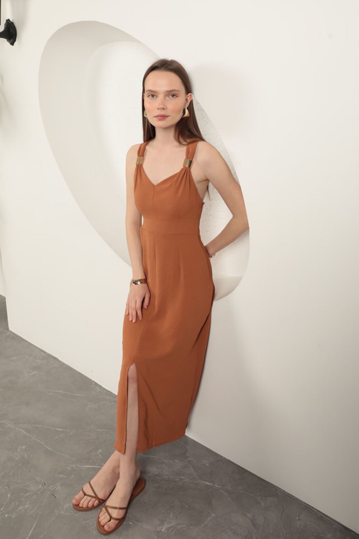 Toka Detaylı Askılı Elbise-Kahve