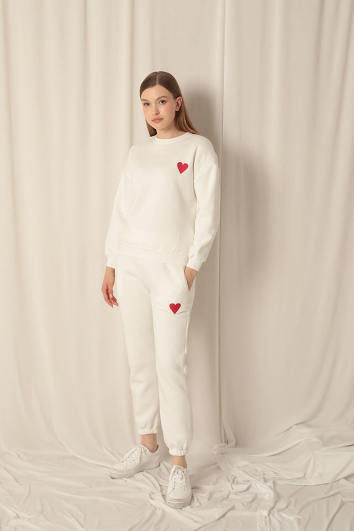 Üç İplik Kumaş Kalp Nakışlı Kadın Ekru Takım