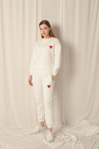 Üç İplik Kumaş Kalp Nakışlı Kadın Ekru Takım