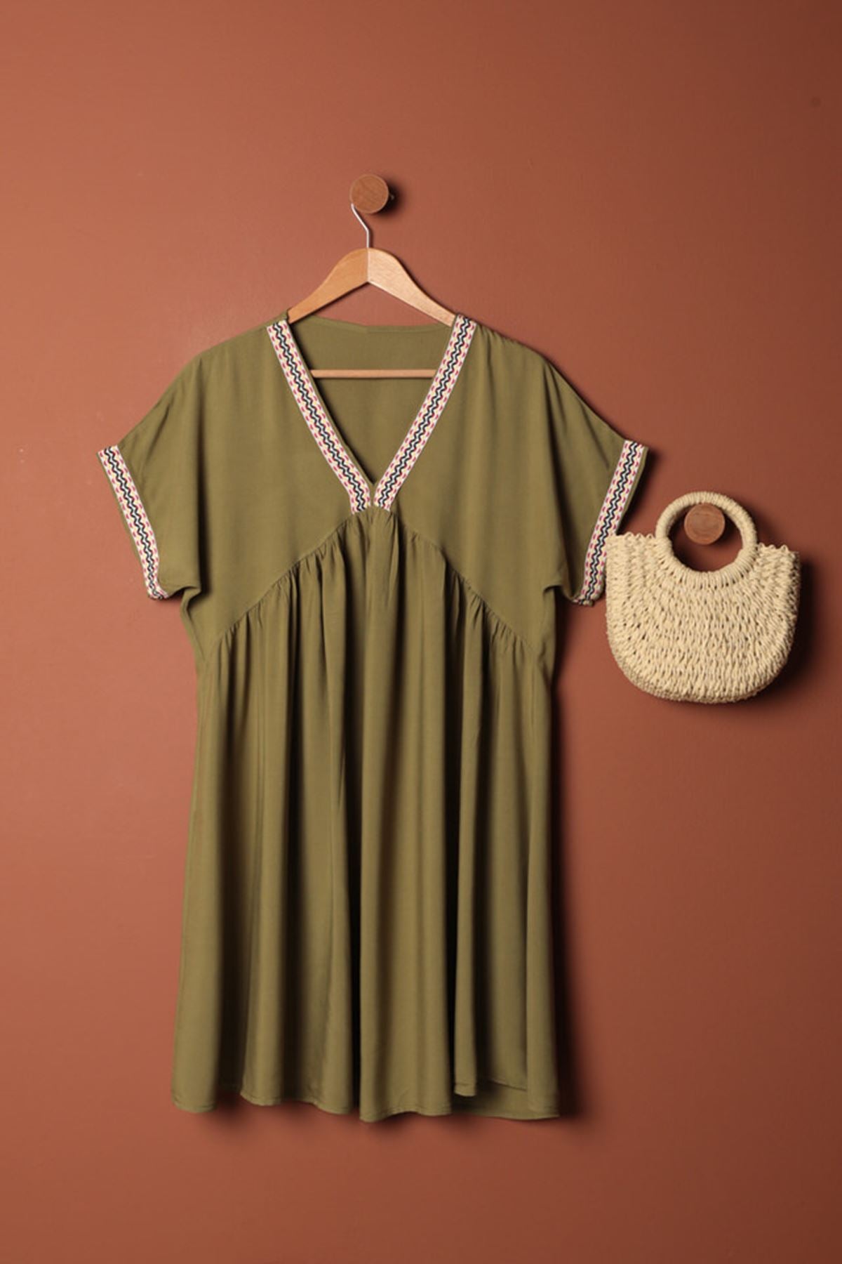 Viskon Kumaş Yakası Kolu Şerit Detaylı Elbise-Haki