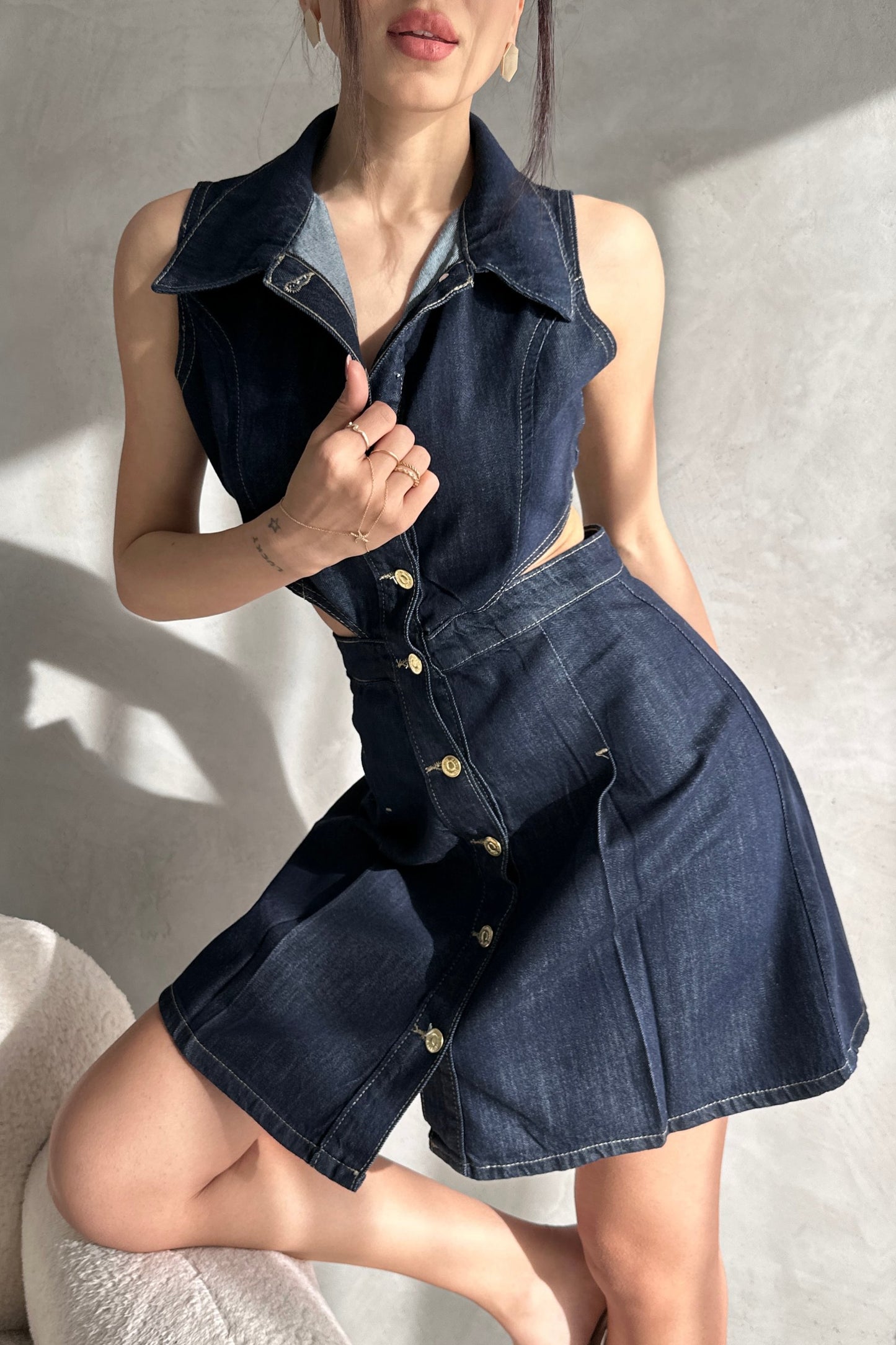 Kolsuz Bel Dekolteli Jean Elbise