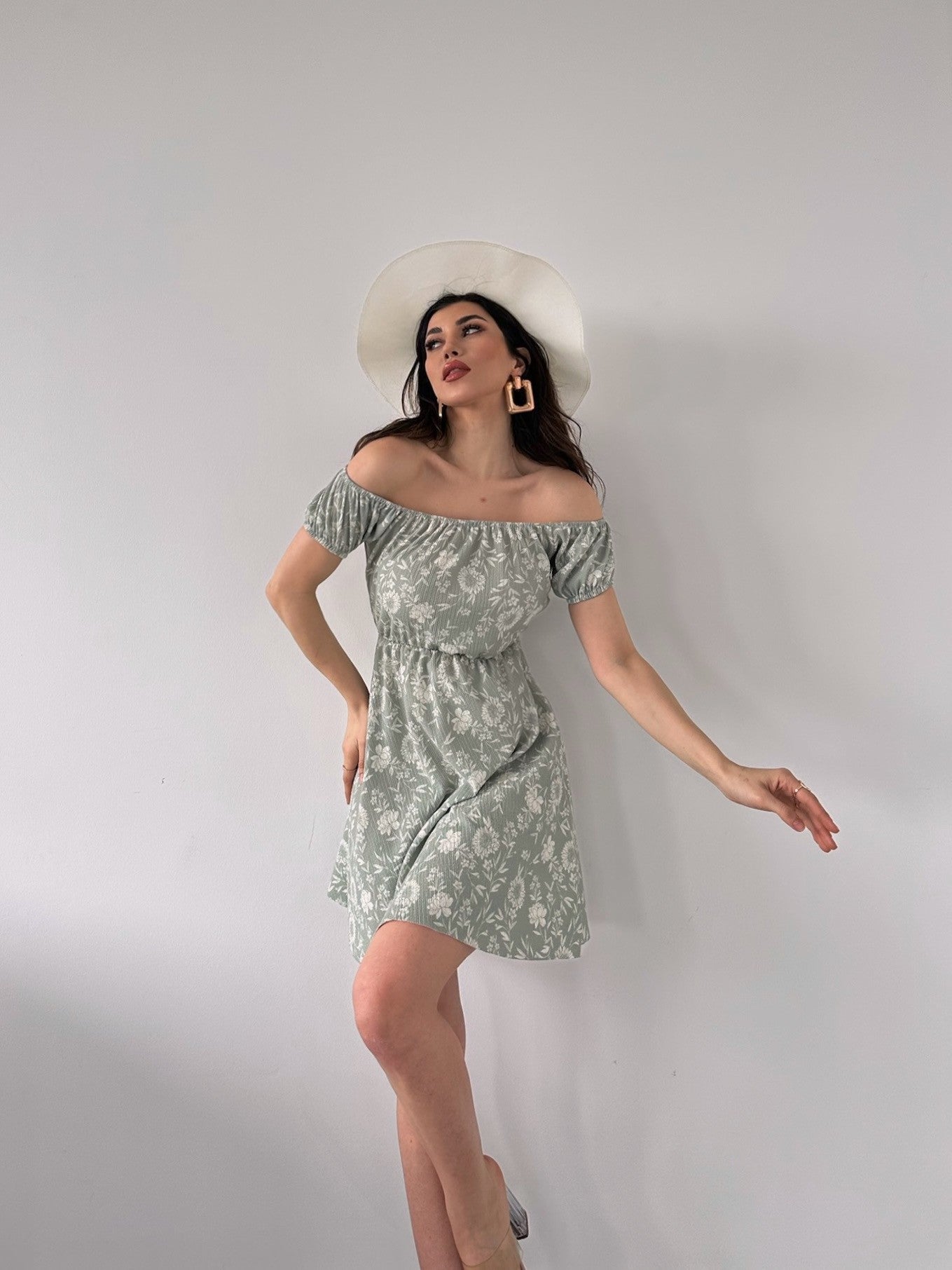 Madonna Yaka Çiçek Desenli Krinkıl Elbise