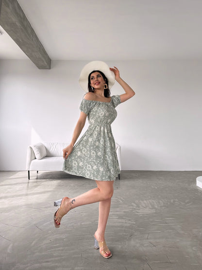 Madonna Yaka Çiçek Desenli Krinkıl Elbise