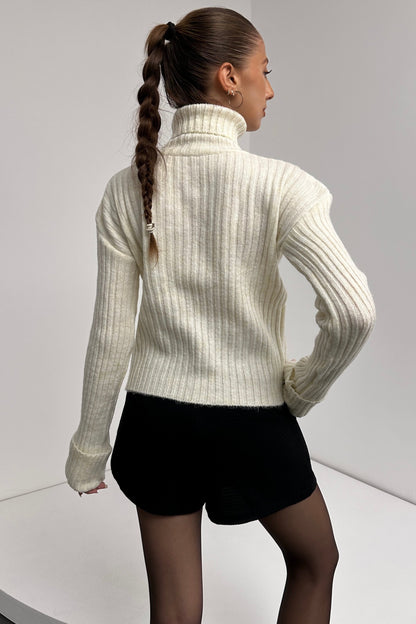 Şerit Desenli Dokulu Boğazlı Triko Kazak